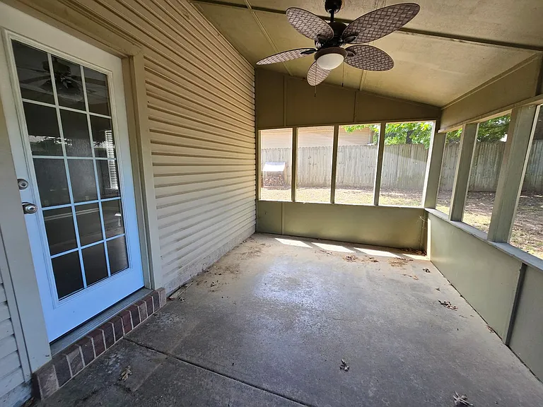 3215 Shelby Dr — Photo 12
