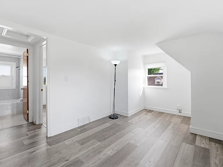 76 Schuyler Ave #2 — Photo 8