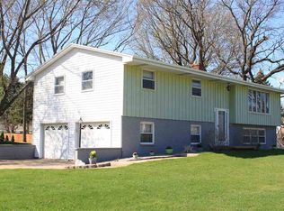2356 Shady Ln, Green Bay, WI 54313