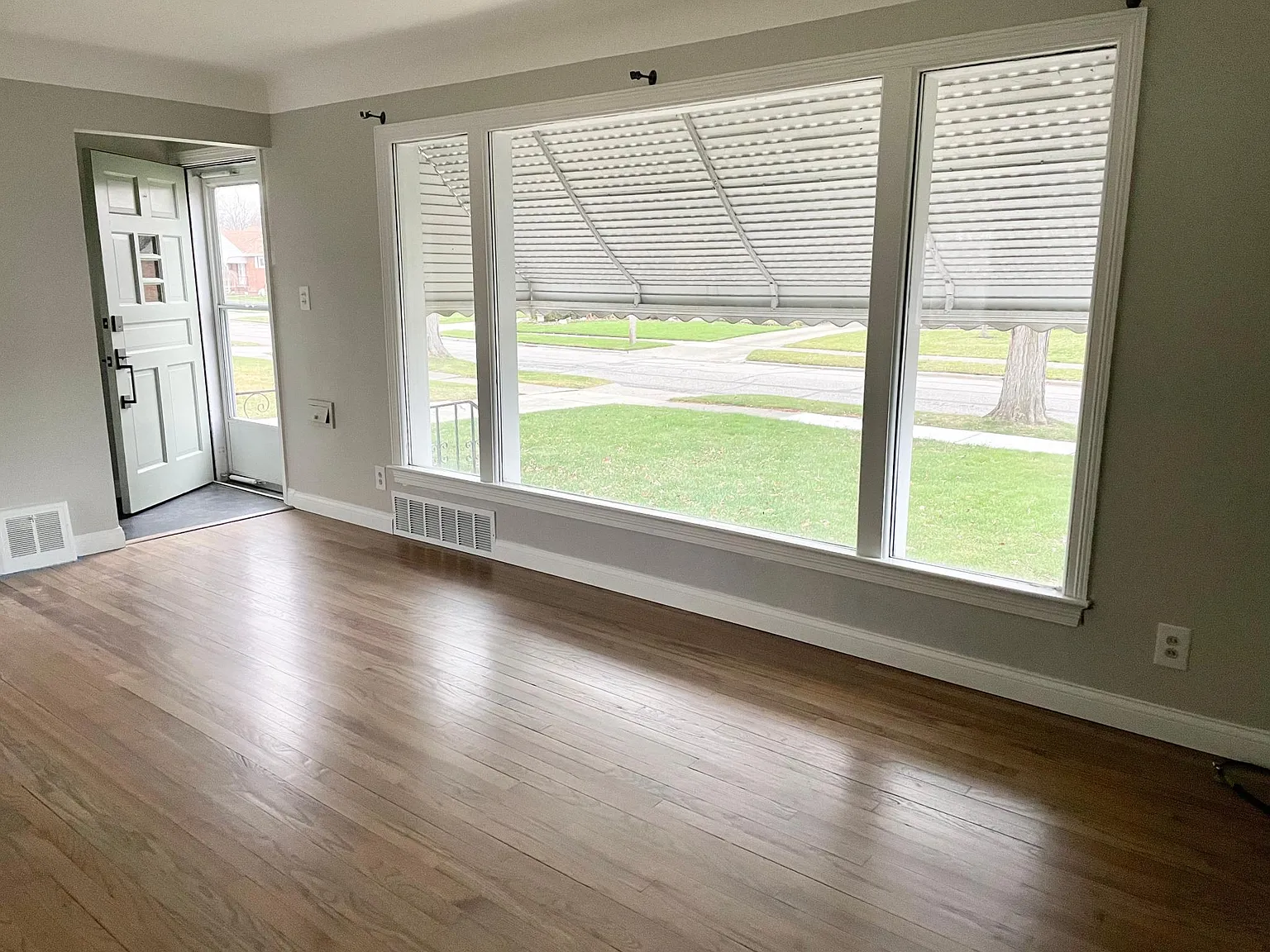 3 bed, 1300 sqft, $1,800 — Photo 4
