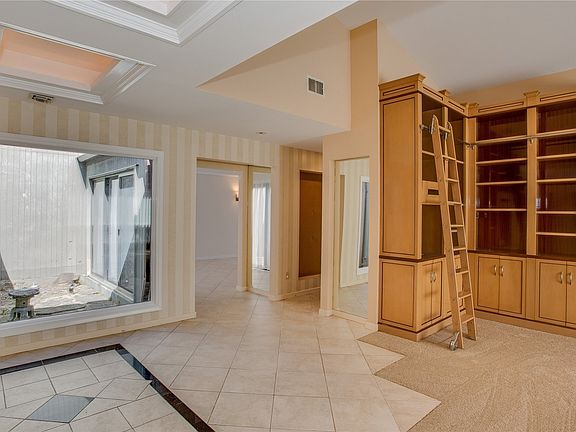 4th image of 255 Vista Dr