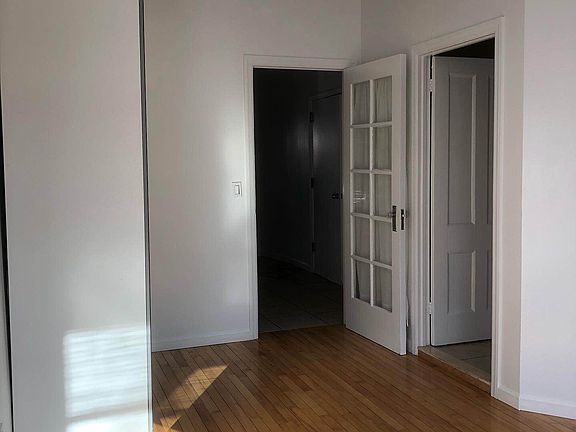 4th image of 26-04 Hoyt Ave S #1