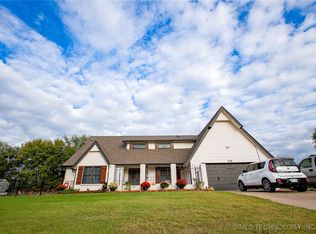 206 Phoenix Village Rd, Muskogee, OK 74403