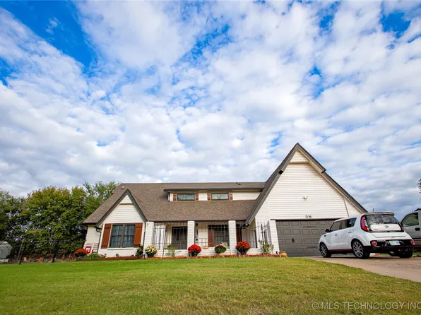 206 Phoenix Village Rd, Muskogee, OK 74403