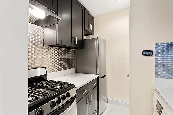 Rented by Safdie Realty Group | media 15