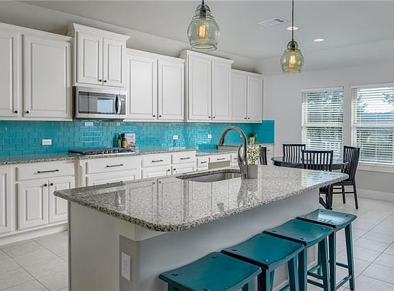 3rd image of 415 Bonaire Ct