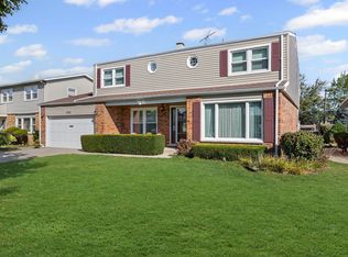 1822 W Pheasant Trl, Mount Prospect, IL 60056