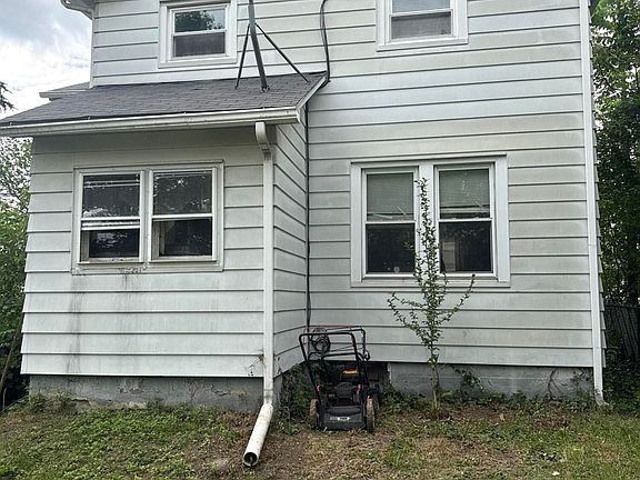 3rd image of 324 E 2nd St