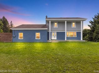 8415 Holcomb Rd, Clarkston, MI 48348