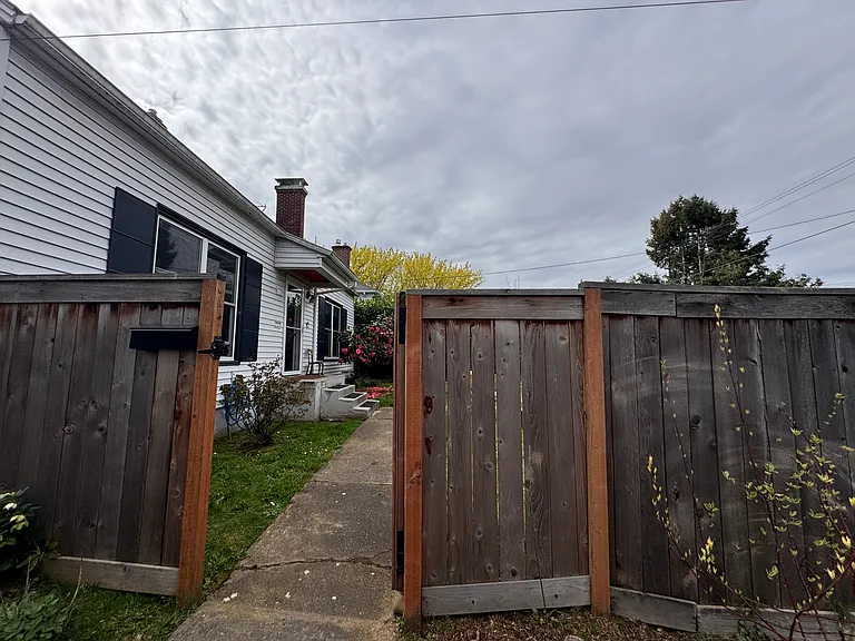 NE Prescott St — Photo 19