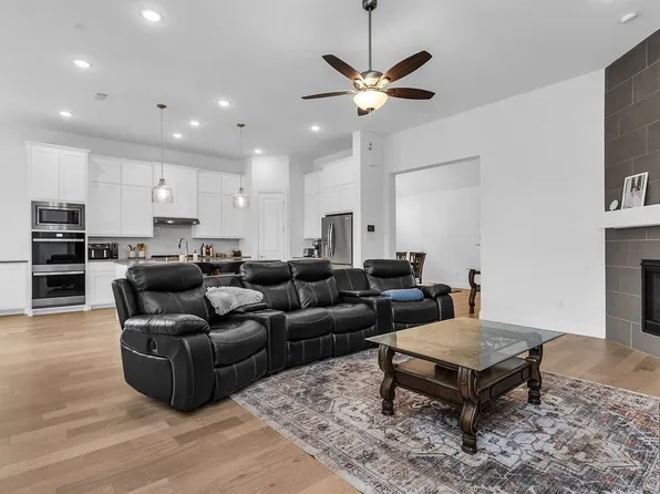 6940 Basket Flower Rd, Lewisville, TX 76226