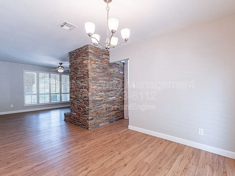 110 W Seldon Ln — Photo 20