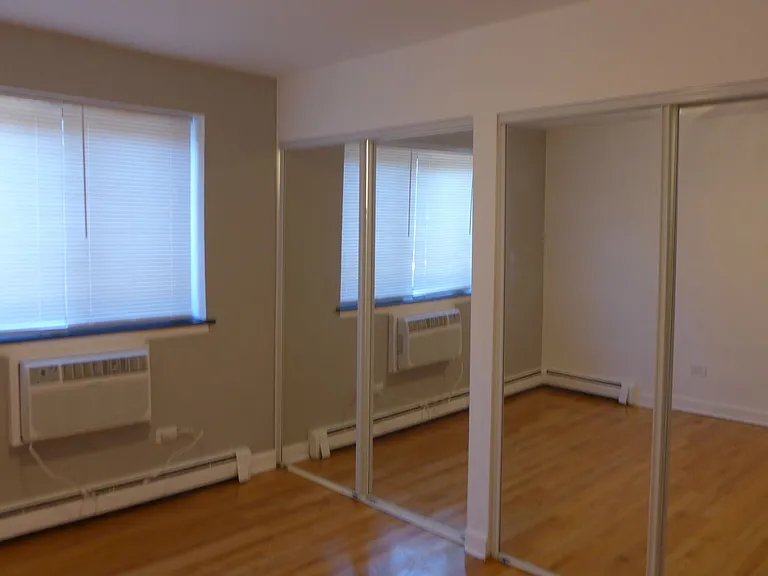 Foster Beach Apartments — Photo 23