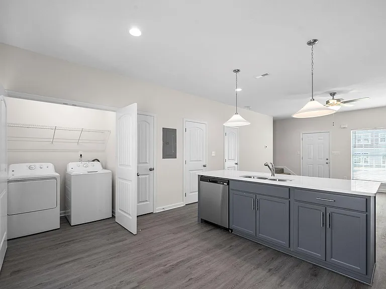 401 Victory Rd — Photo 25