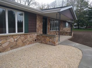 7512 N Point Ct, Kewaskum, WI 53040