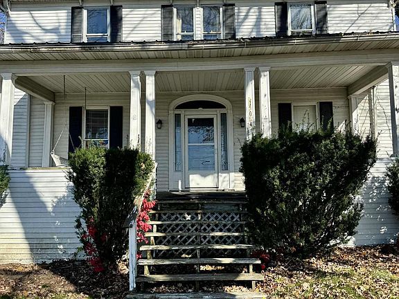 4th image of 104 Brown Ave