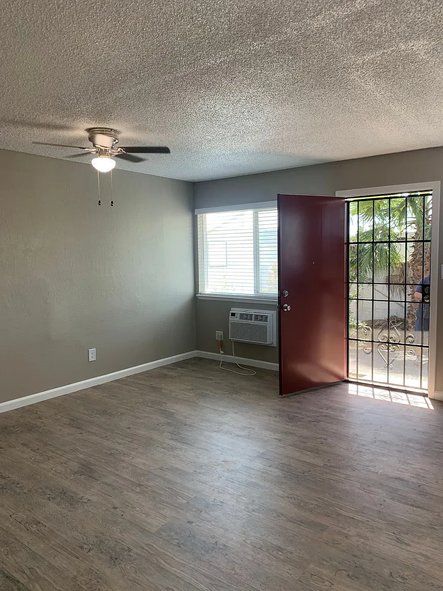 6125 Stockton Blvd #6 photo 1