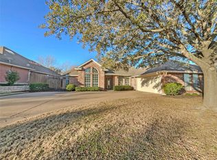 6904 Tameron Trl, Fort Worth, TX 76132