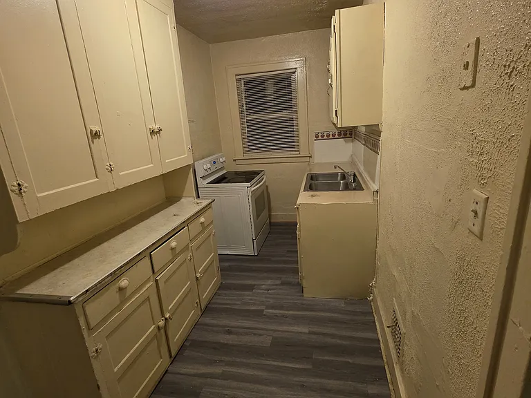 2310 Pasadena St #1-L — Photo 6