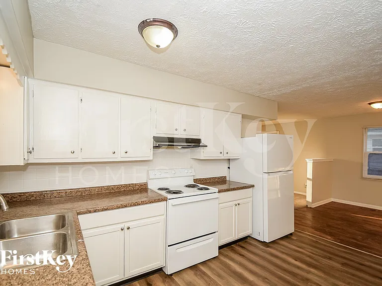 4601 N Richardt Ave — Photo 8