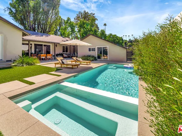 19841 Henshaw St, Woodland Hills, CA 91364