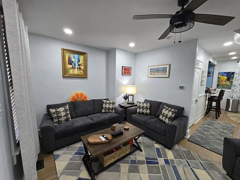 301 E Leicester Ave — Photo 4
