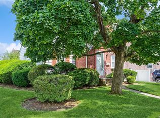 56 Moore St, New Hyde Park, NY 11040