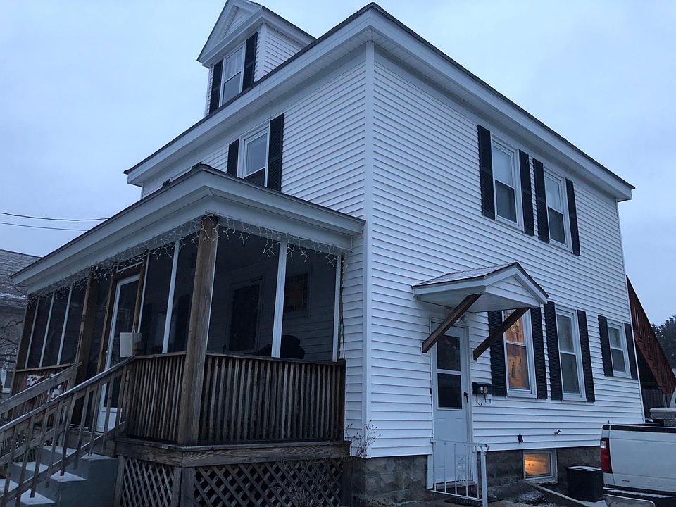 2nd image of 32 Rockland St
