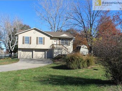 21605 S Peculiar Dr, Peculiar, MO, 64078