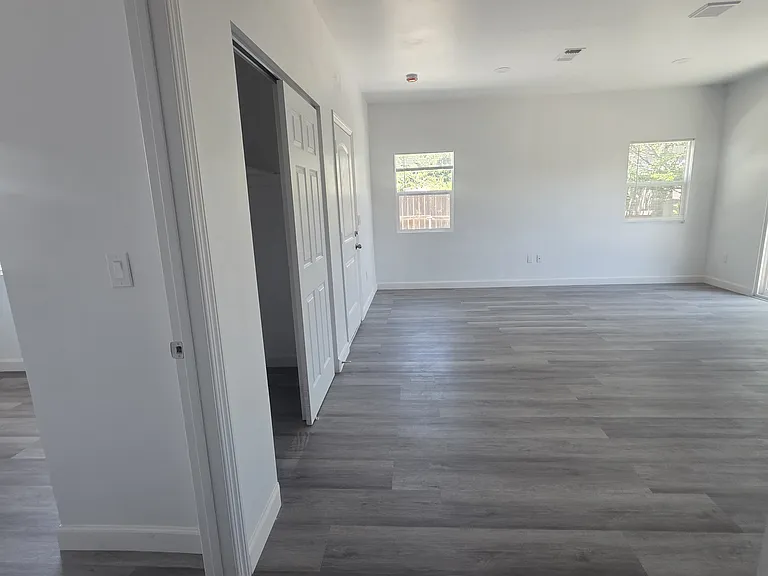 1265 Windsor Dr — Photo 8