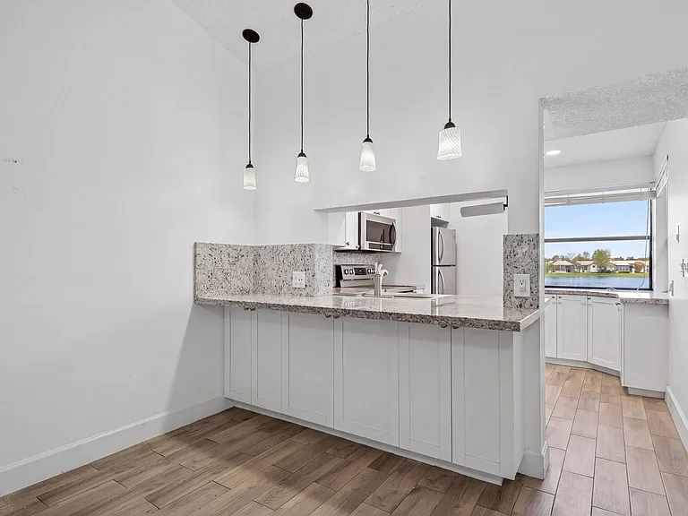 889 Hamilton Dr #889D — Photo 19