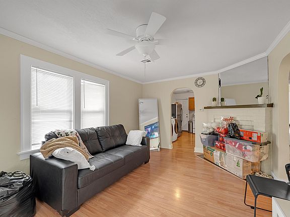 5th image of 1927 W McCormick Ave #1929