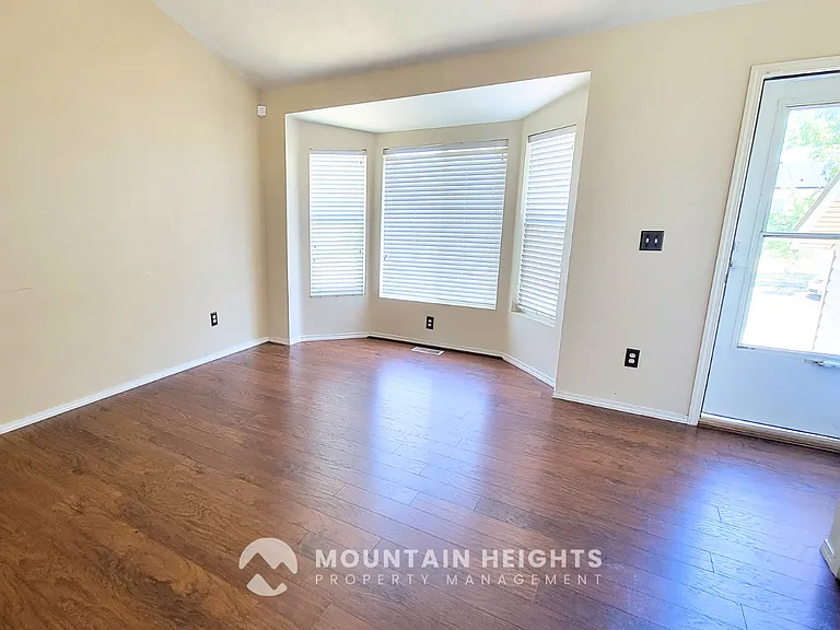 1953 W Black Angus Dr — Photo 3