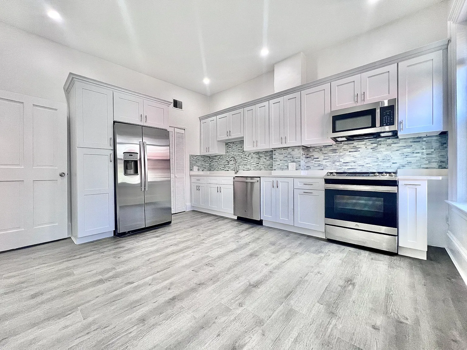 57 Fort Ave — Photo 2