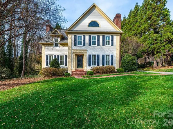 560 20th Avenue Ct NW, Hickory, NC 28601