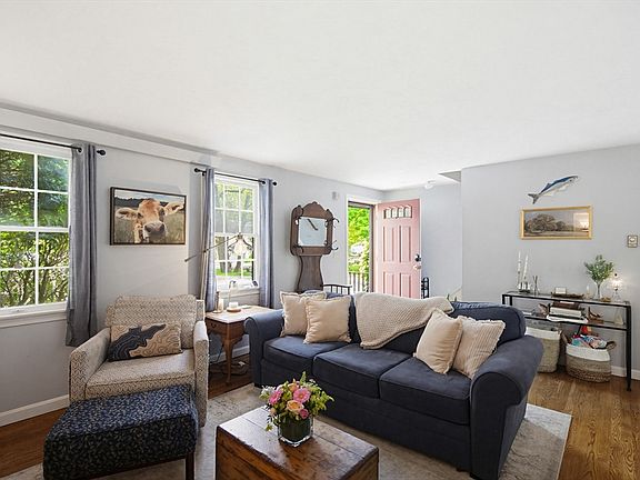 5th image of 736 Mount Hope St #4