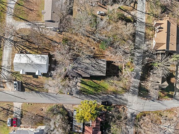 2nd image of 618 S Sycamore St
