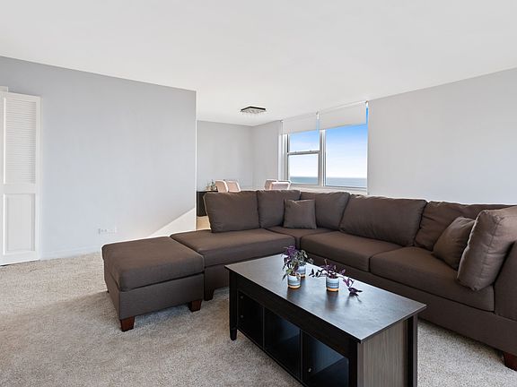 3rd image of 336 W Wellington Ave APT 1705