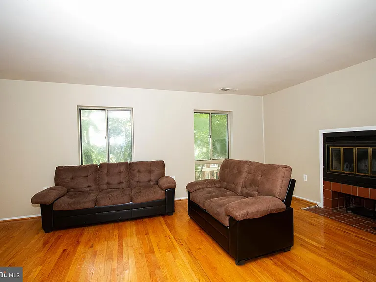 10 W Lee St #B-R72 — Photo 3