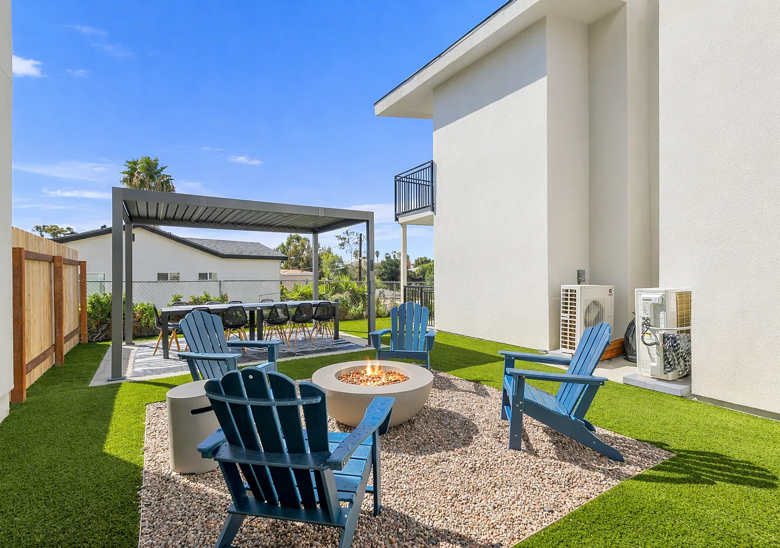 Spacious 4 Bed / 3 Bath Next to SDSU with Shared Backyard Retreat — Photo 1