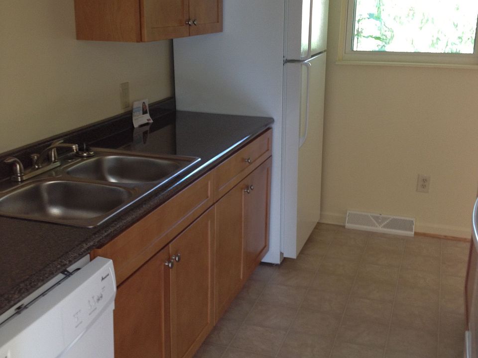 2nd image of 9142 Linden Cir