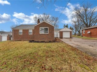 627 Poland Ave, Struthers, OH 44471
