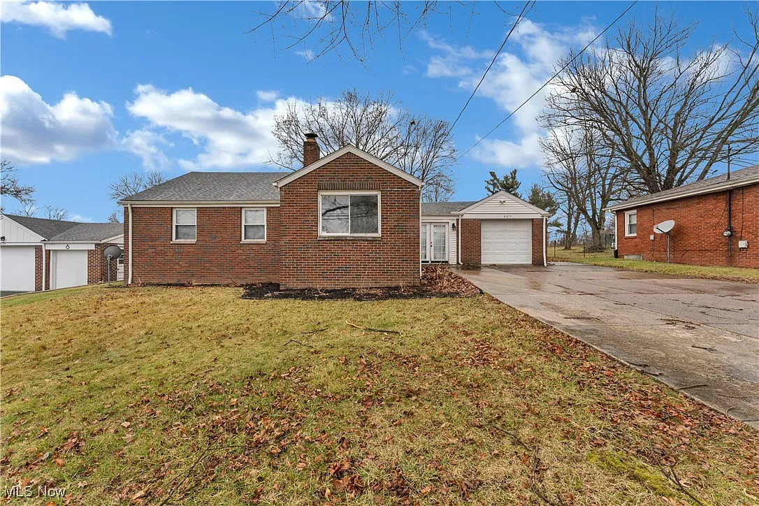 627 Poland Ave photo 1