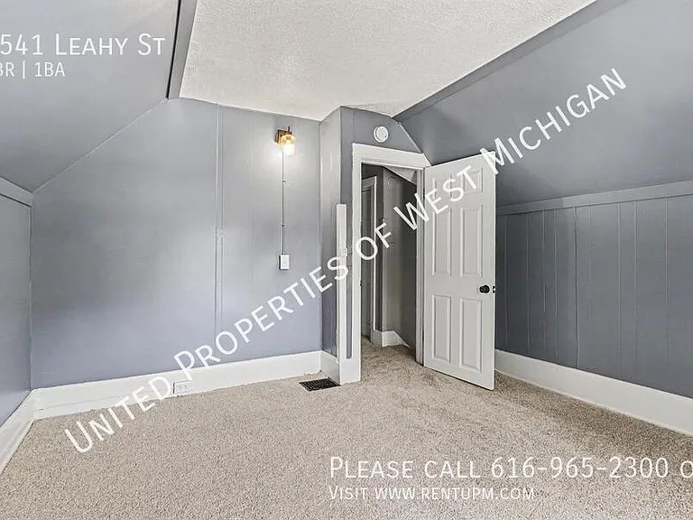 1541 Leahy St — Photo 10