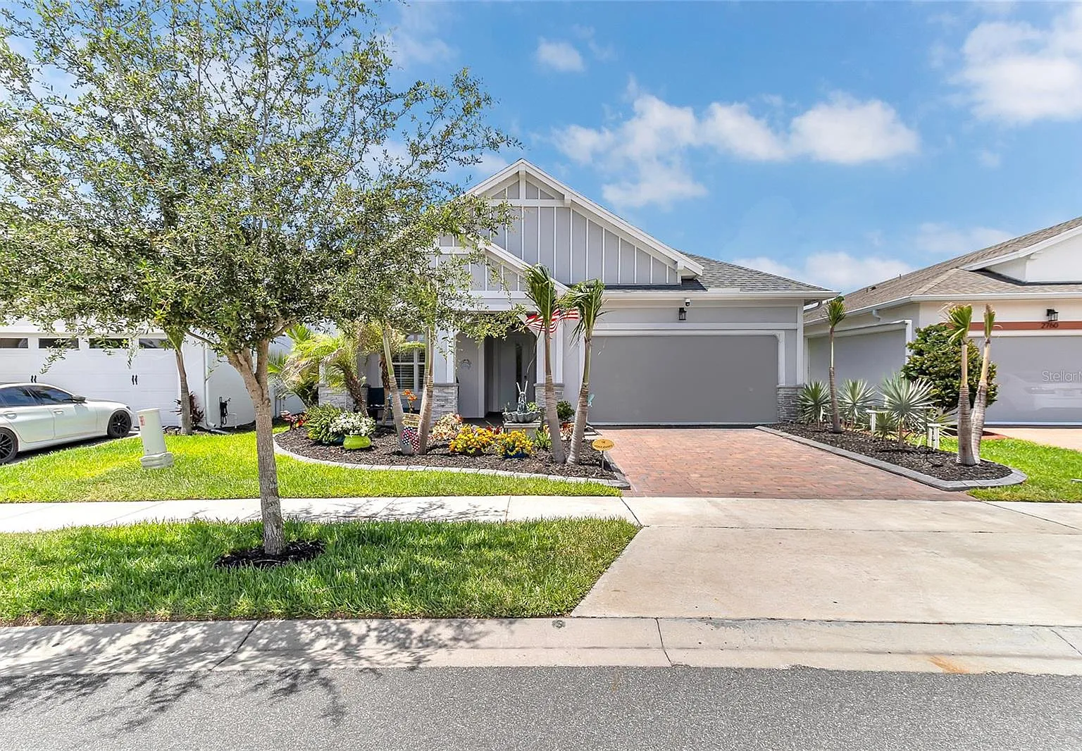 3 bed, 2.5 bath, 2208 sqft, $3,200 — Photo 1