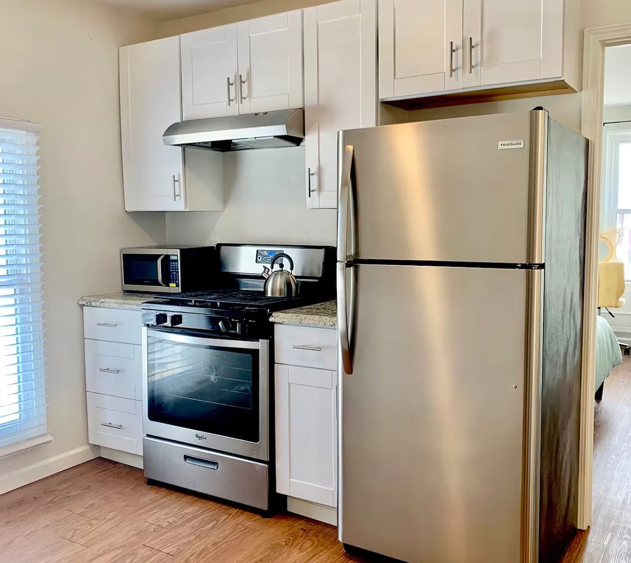 1 bed, 700 sqft, $1,800 — Photo 4
