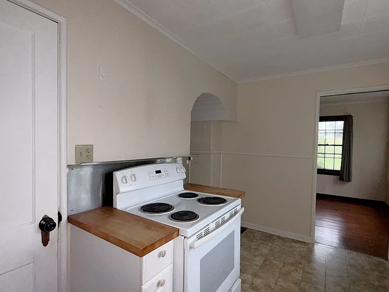 13497 Center Rd — Photo 5