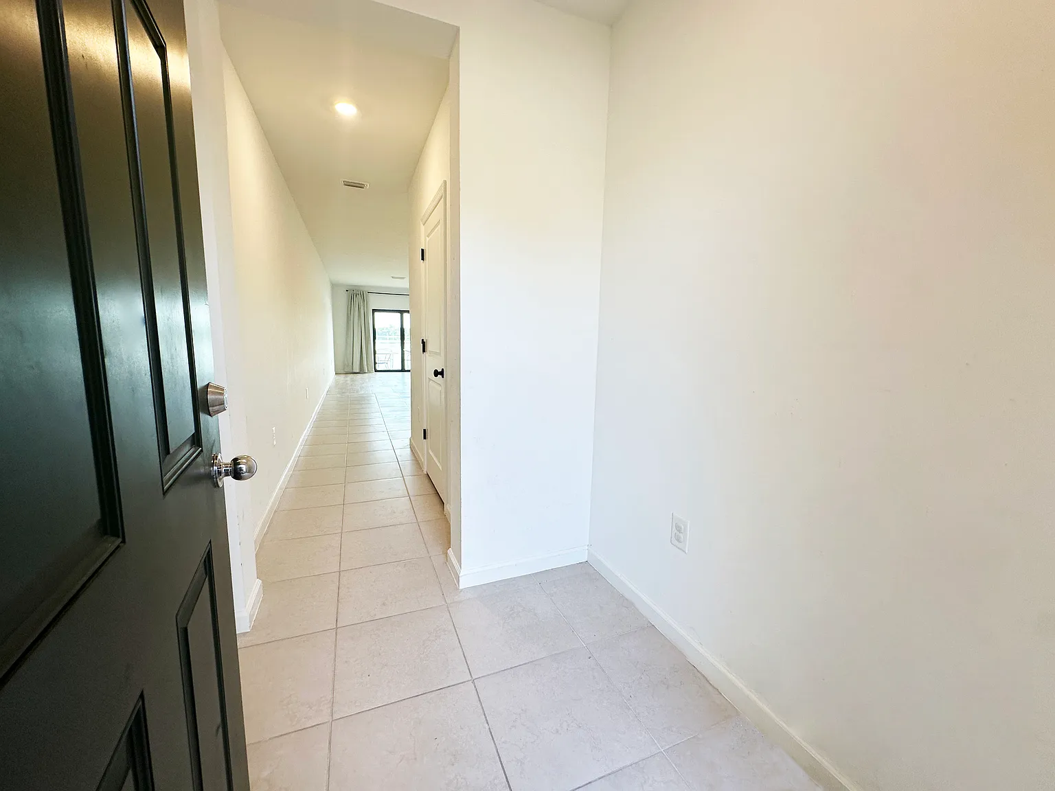 3 bed, 2.5 bath, 1636 sqft, $2,900 — Photo 2