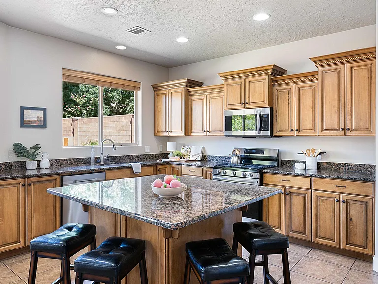 935 E Crooked Creek Dr — Photo 9