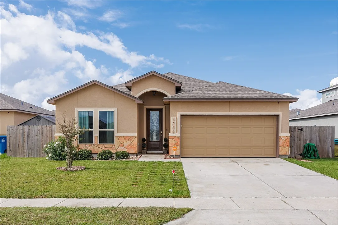 3 bed, 2.0 bath, 1636 sqft, $2,400 — Photo 1